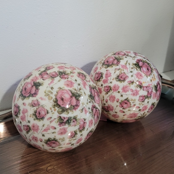 Vintage Victorian Style Paper Mache Christmas Ball Ornament, set of 2 - Picture 5 of 5